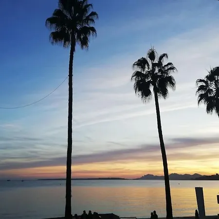 Front De Juan Les Pins Cannes Apartment *